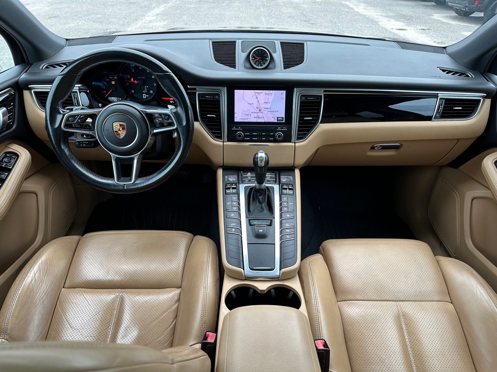 2017 Porsche Macan Image 14