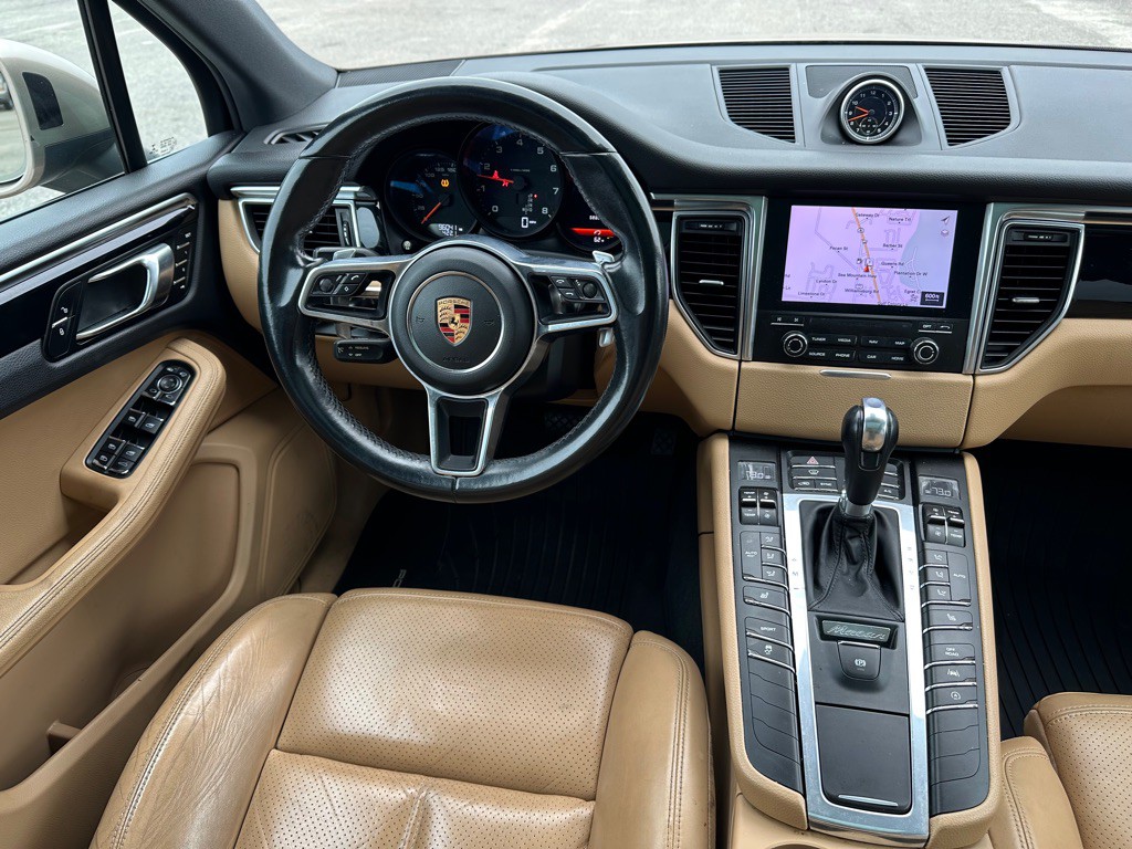 2017 Porsche Macan Image 15