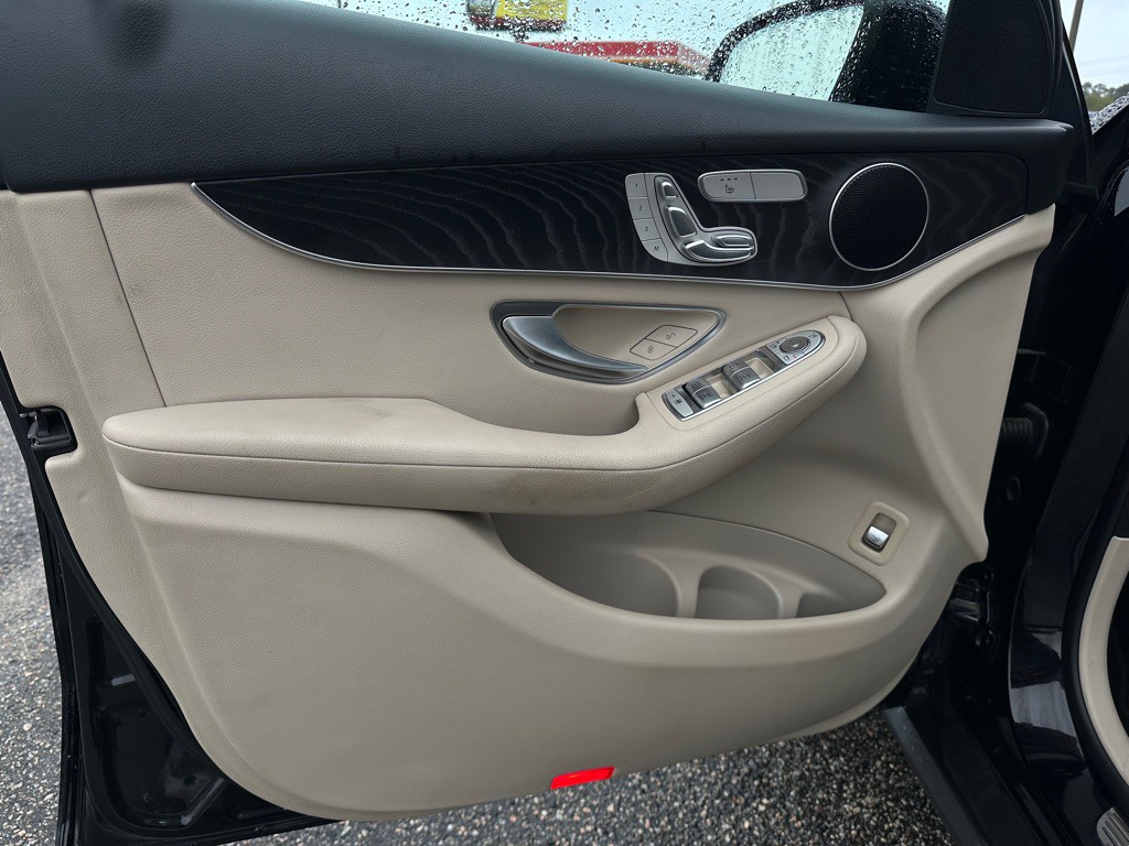 2018 Mercedes-Benz GLC-Class Image 11