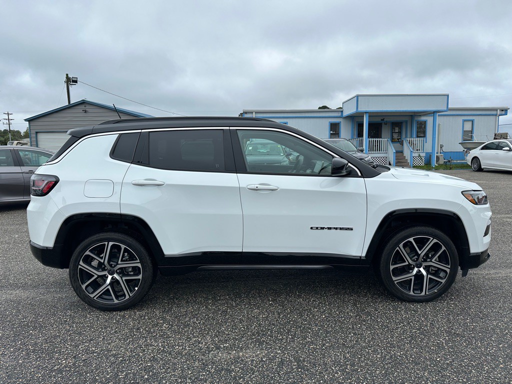 2025 Jeep Compass Image 4