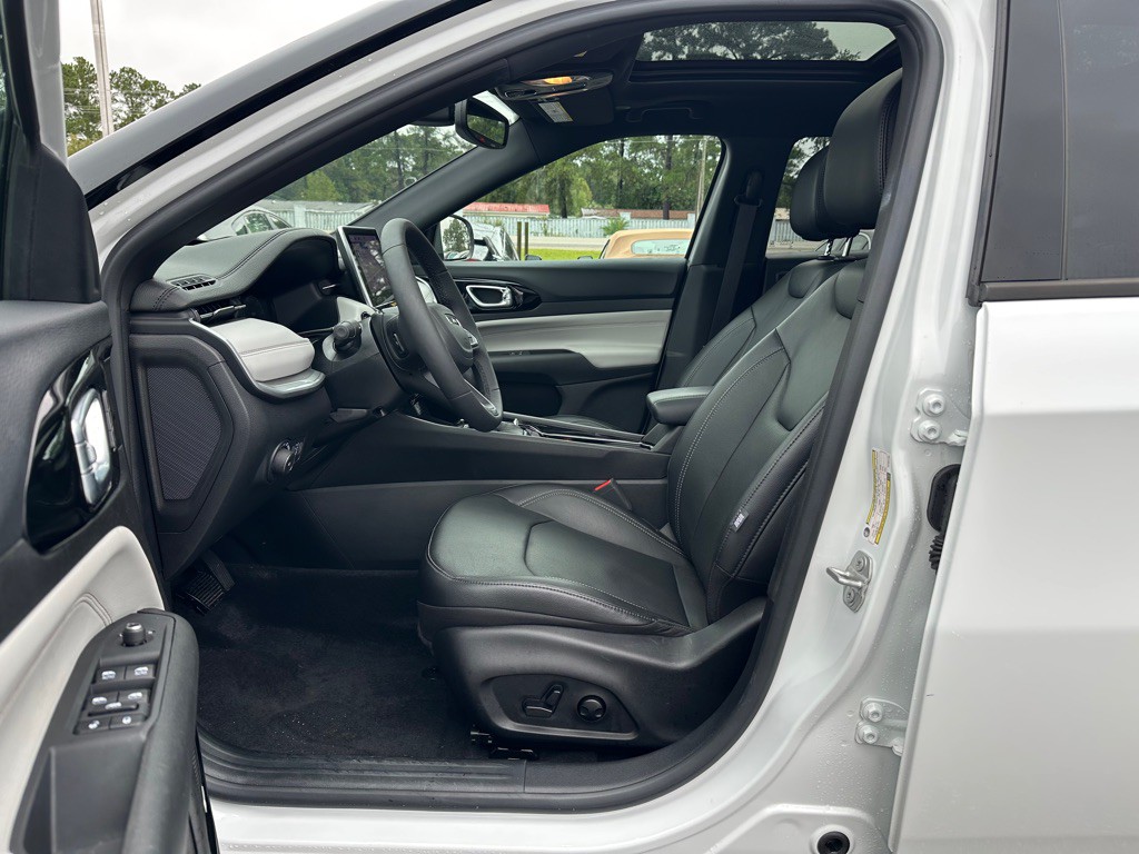 2025 Jeep Compass Image 9