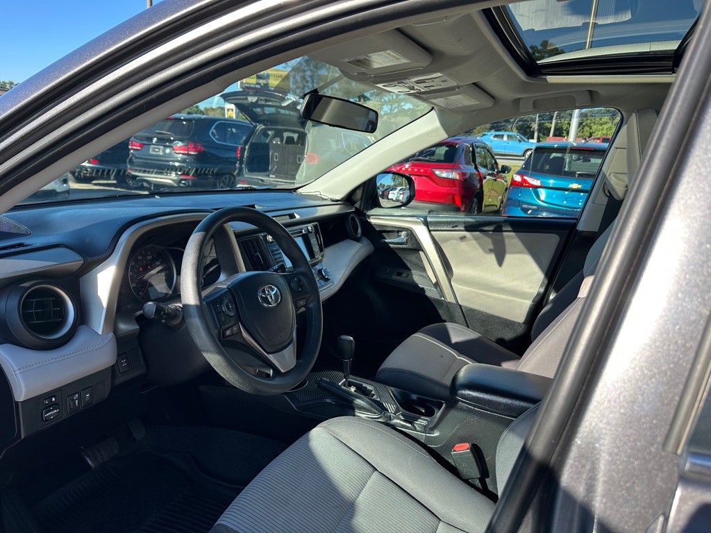 2015 Toyota Rav4 Image 9