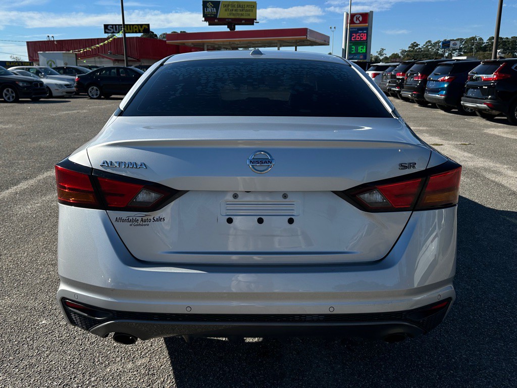2020 Nissan Altima Image 10