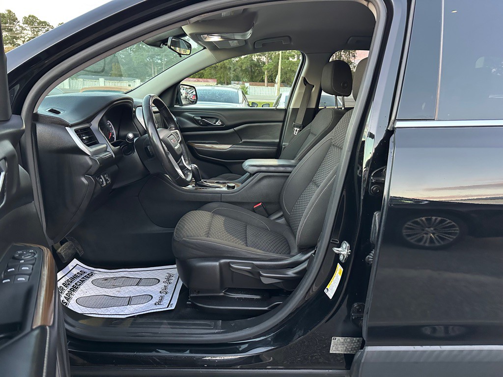 2017 GMC Acadia Image 8