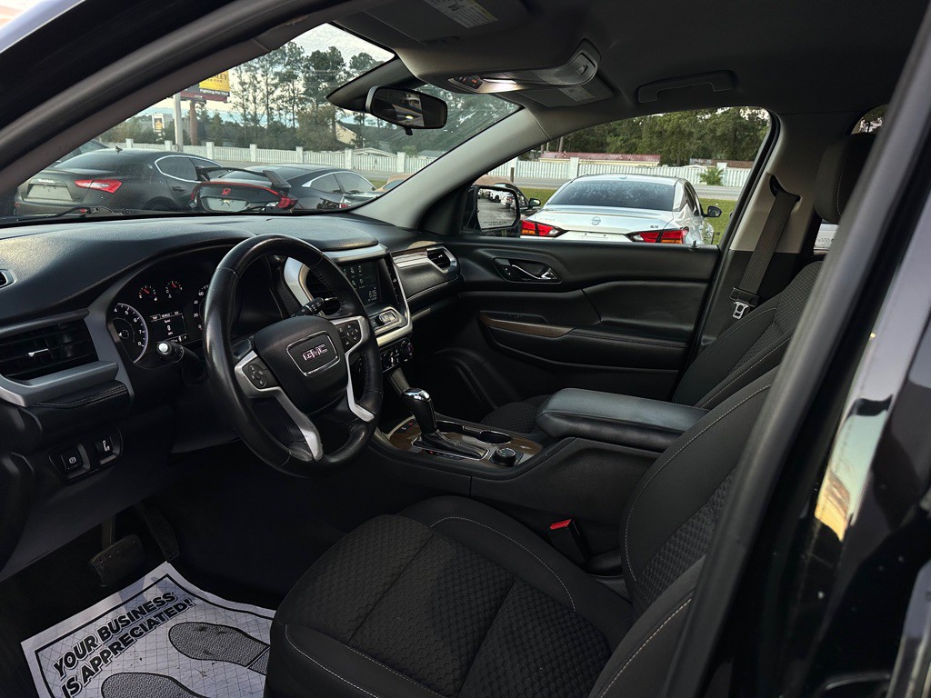 2017 GMC Acadia Image 9