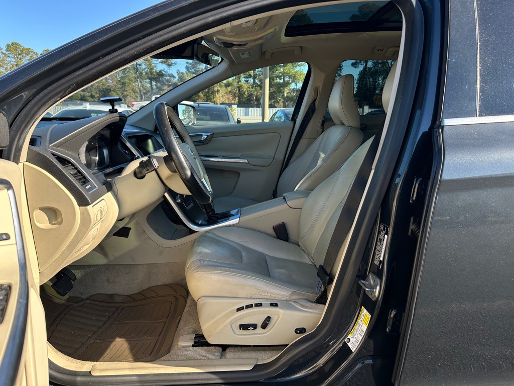 2016 Volvo XC60 Image 10