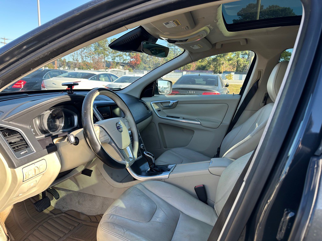 2016 Volvo XC60 Image 11