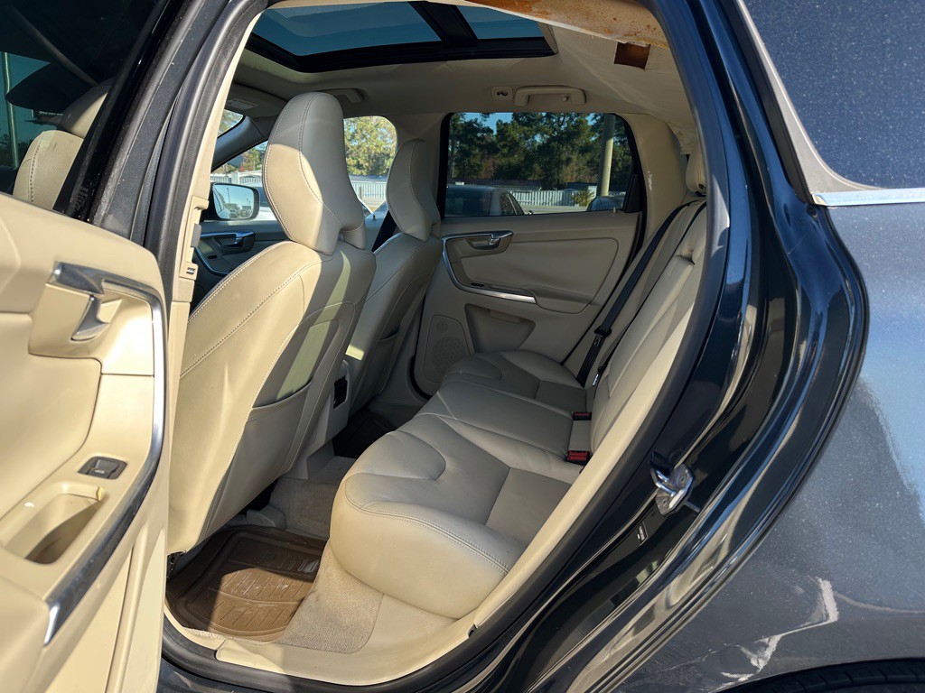 2016 Volvo XC60 Image 12