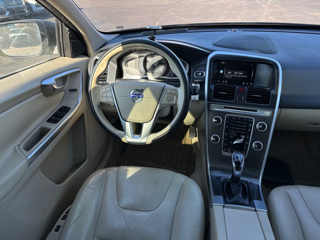 2016 Volvo XC60 Image 14