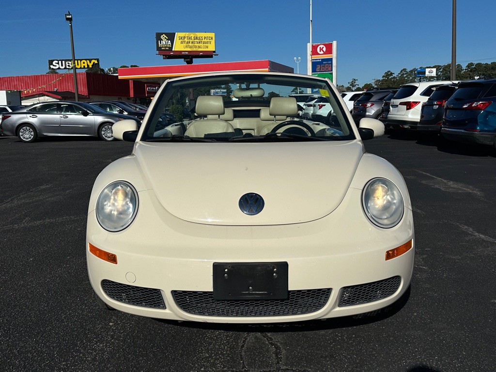 2008 Volkswagen Beetle Image 2