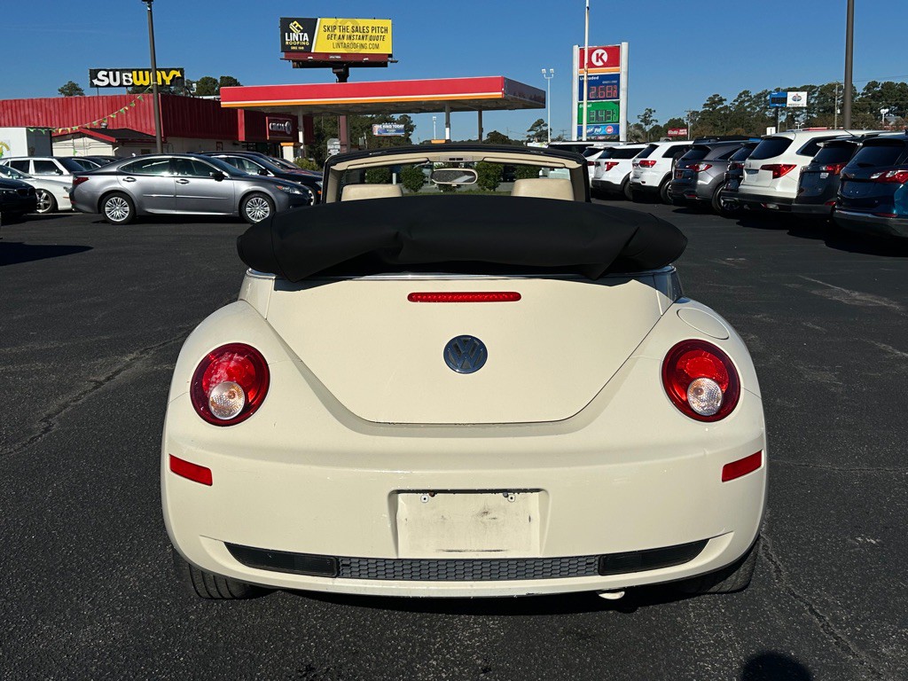 2008 Volkswagen Beetle Image 6