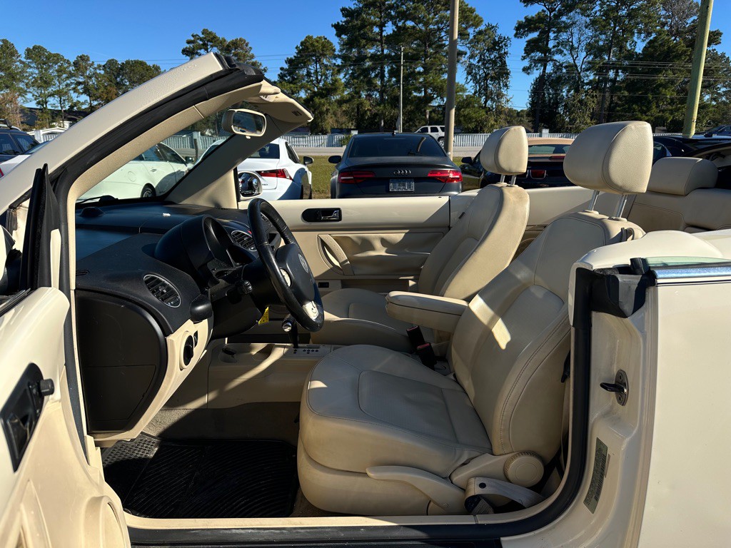 2008 Volkswagen Beetle Image 9