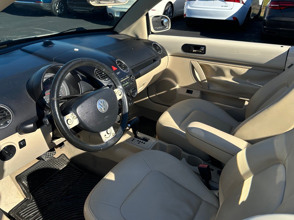 2008 Volkswagen Beetle Image 10