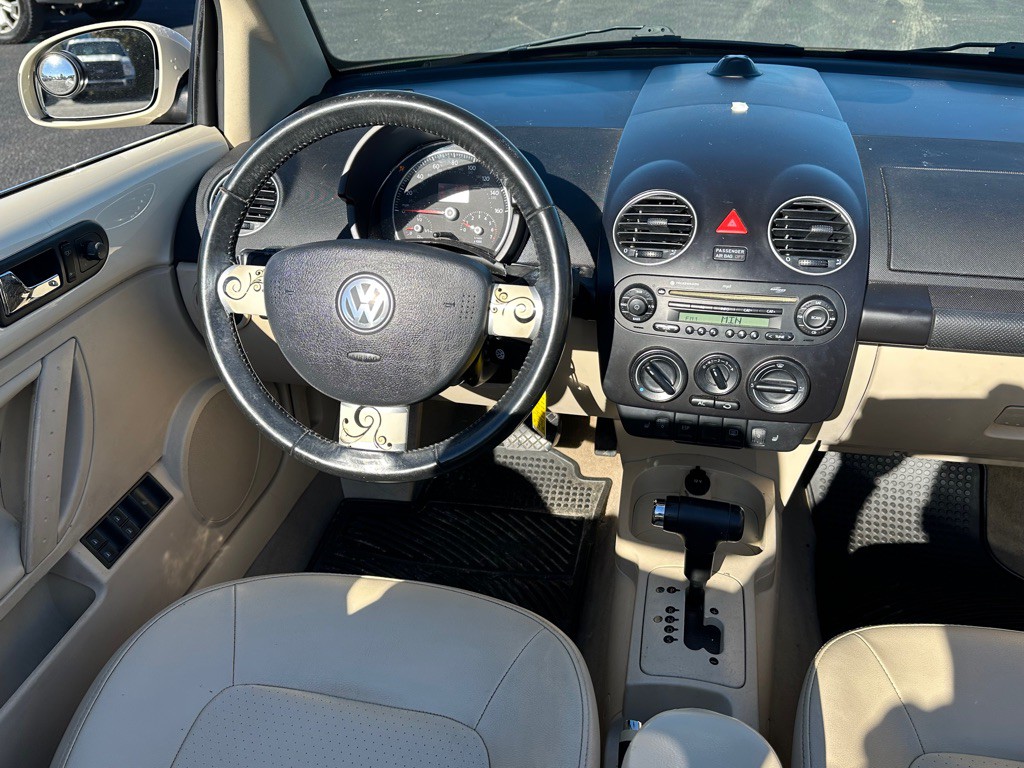 2008 Volkswagen Beetle Image 13