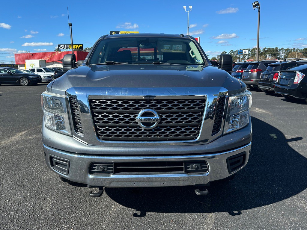 2018 Nissan Titan Image 2