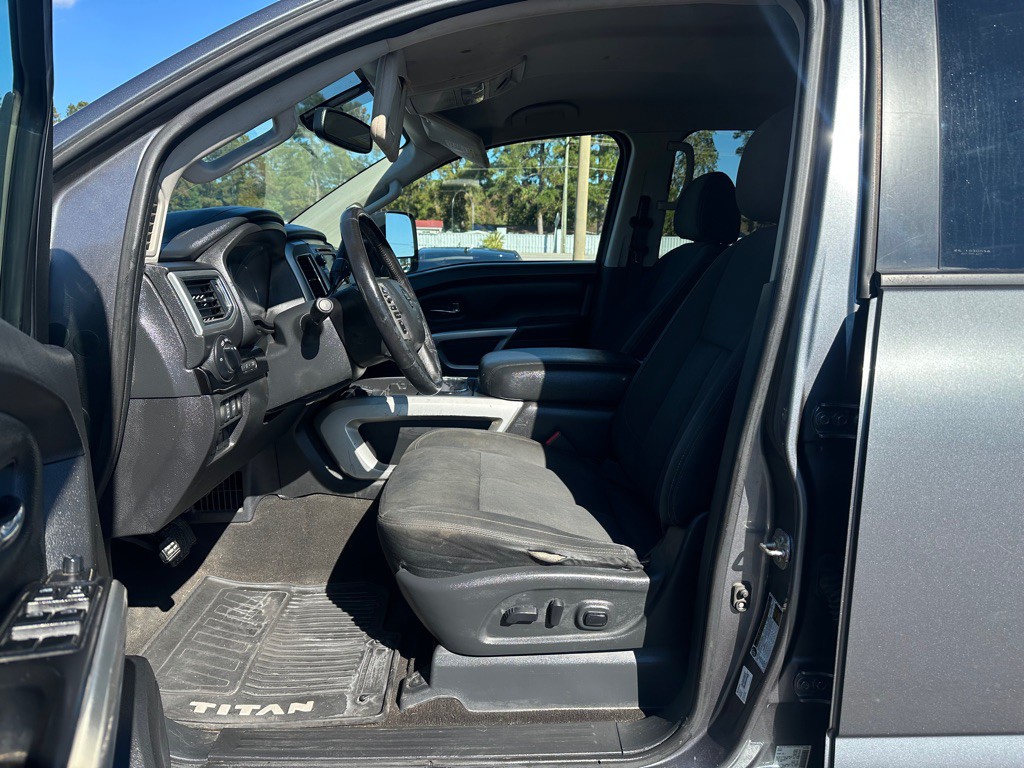 2018 Nissan Titan Image 9
