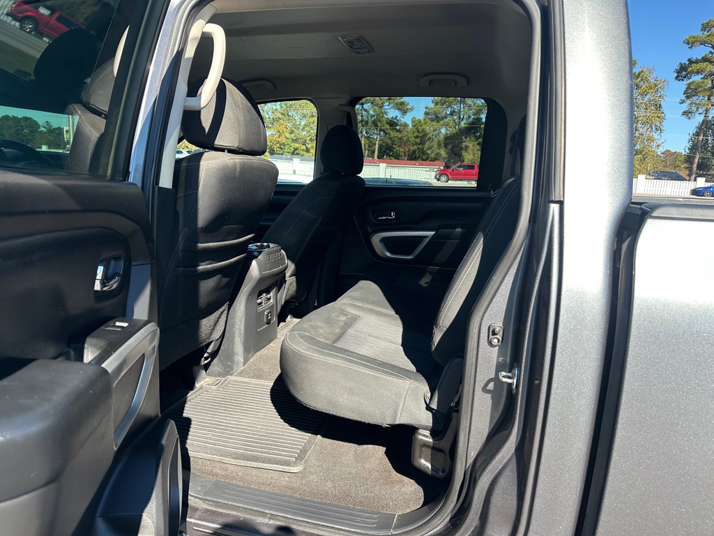 2018 Nissan Titan Image 11