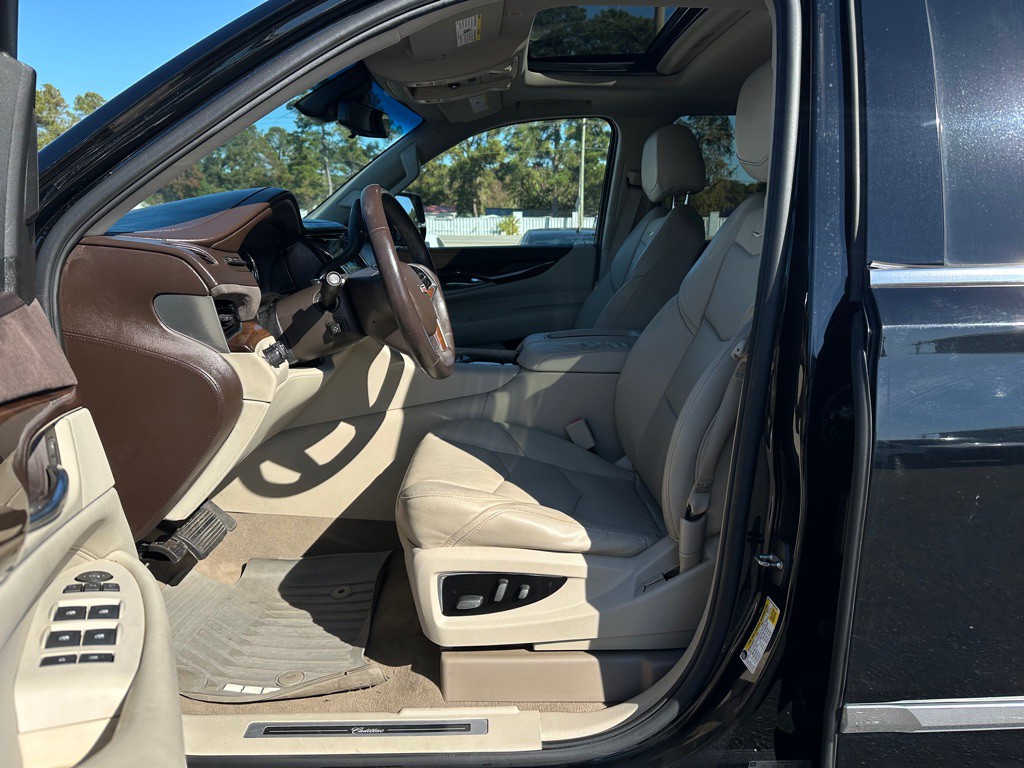 2017 Cadillac Escalade Image 10