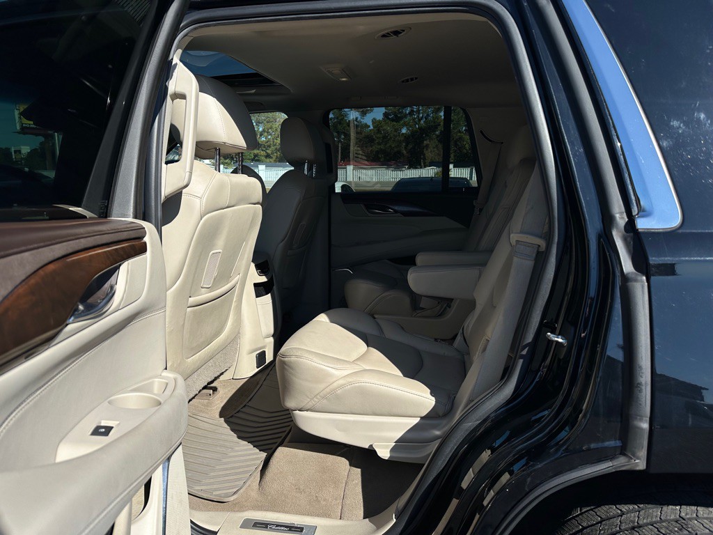 2017 Cadillac Escalade Image 12