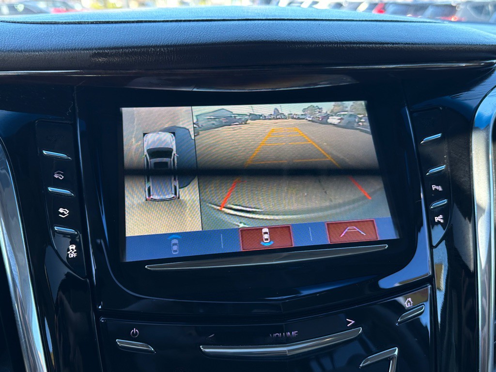 2017 Cadillac Escalade Image 17