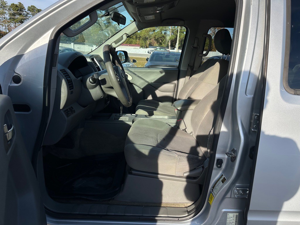 2016 Nissan Frontier Image 9