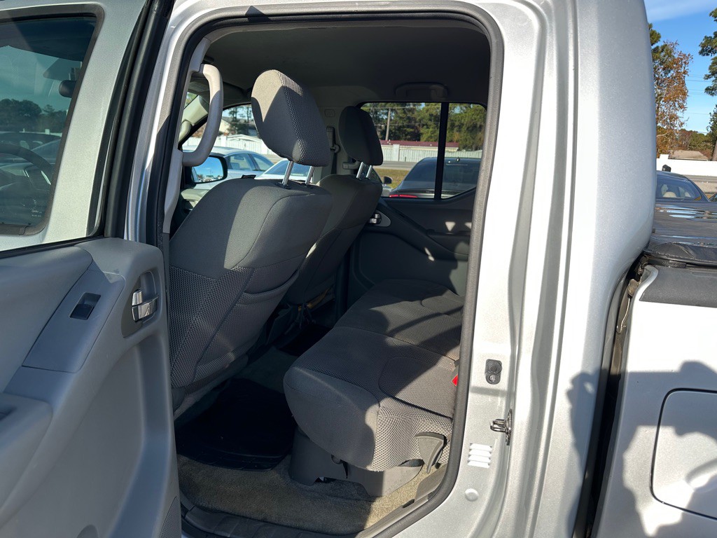 2016 Nissan Frontier Image 11