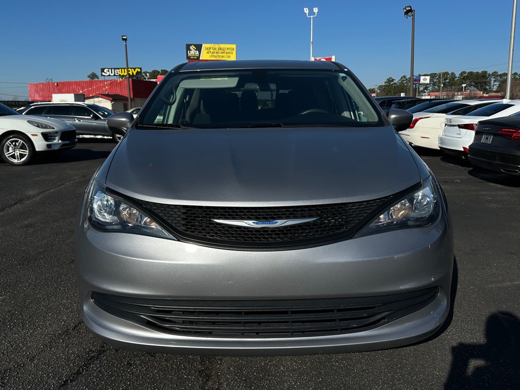 2018 Chrysler Pacifica Image 2