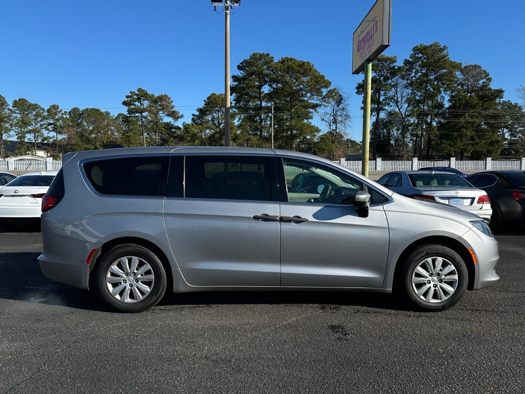 2018 Chrysler Pacifica Image 4