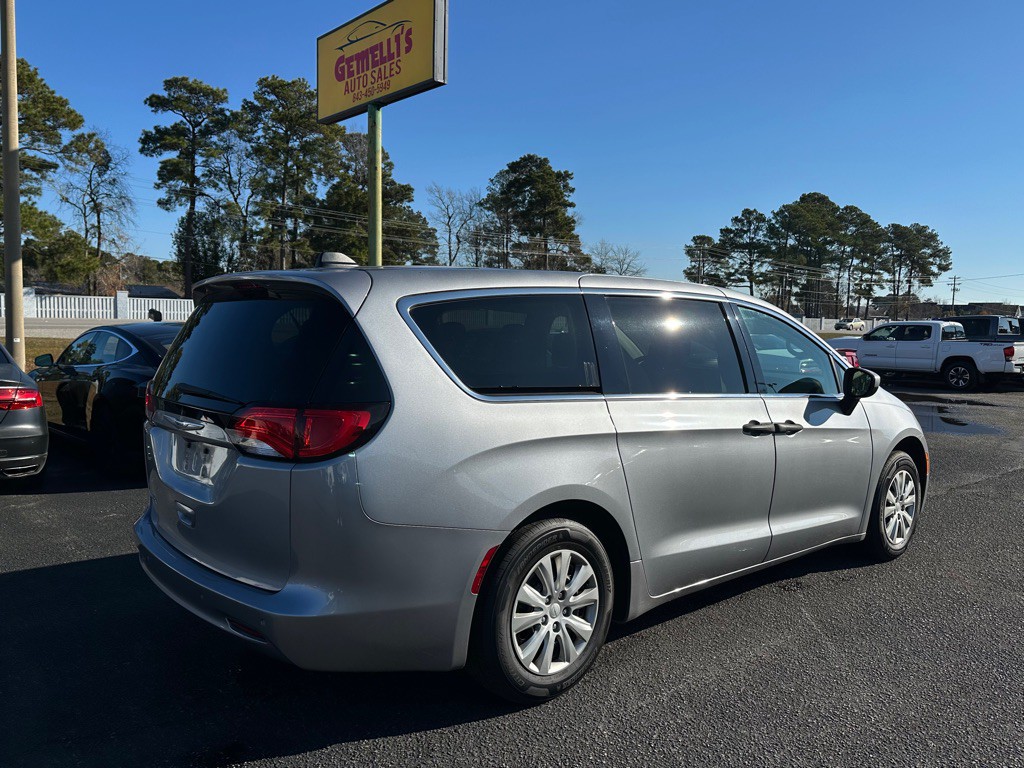 2018 Chrysler Pacifica Image 5