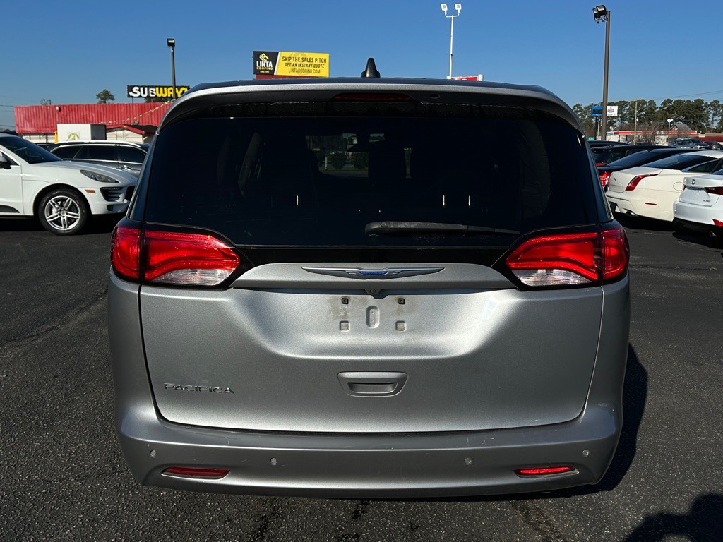 2018 Chrysler Pacifica Image 6