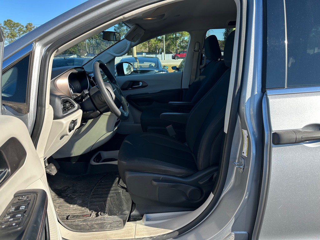 2018 Chrysler Pacifica Image 12