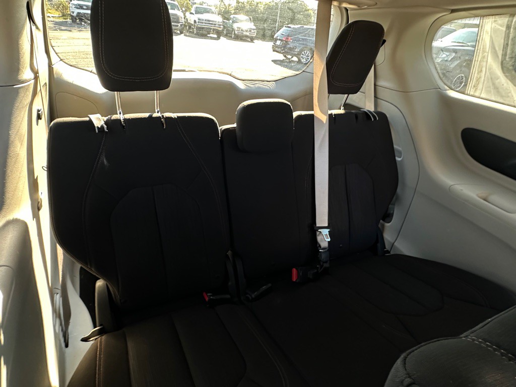 2018 Chrysler Pacifica Image 15