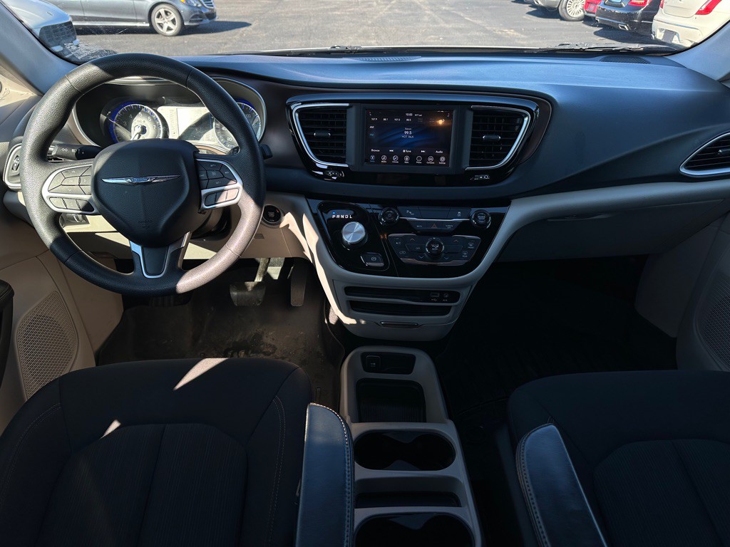 2018 Chrysler Pacifica Image 16