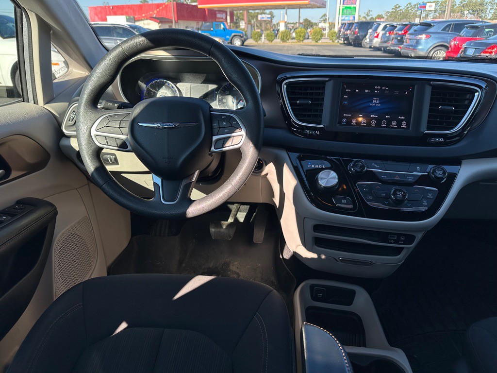 2018 Chrysler Pacifica Image 17