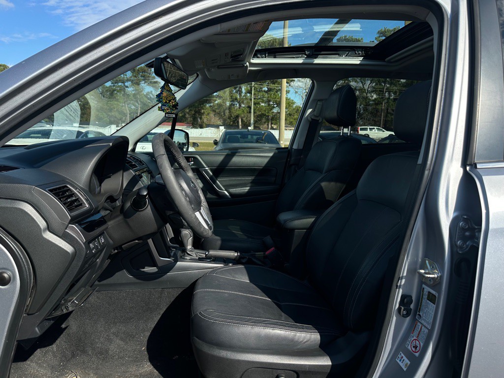 2017 Subaru Forester Image 11