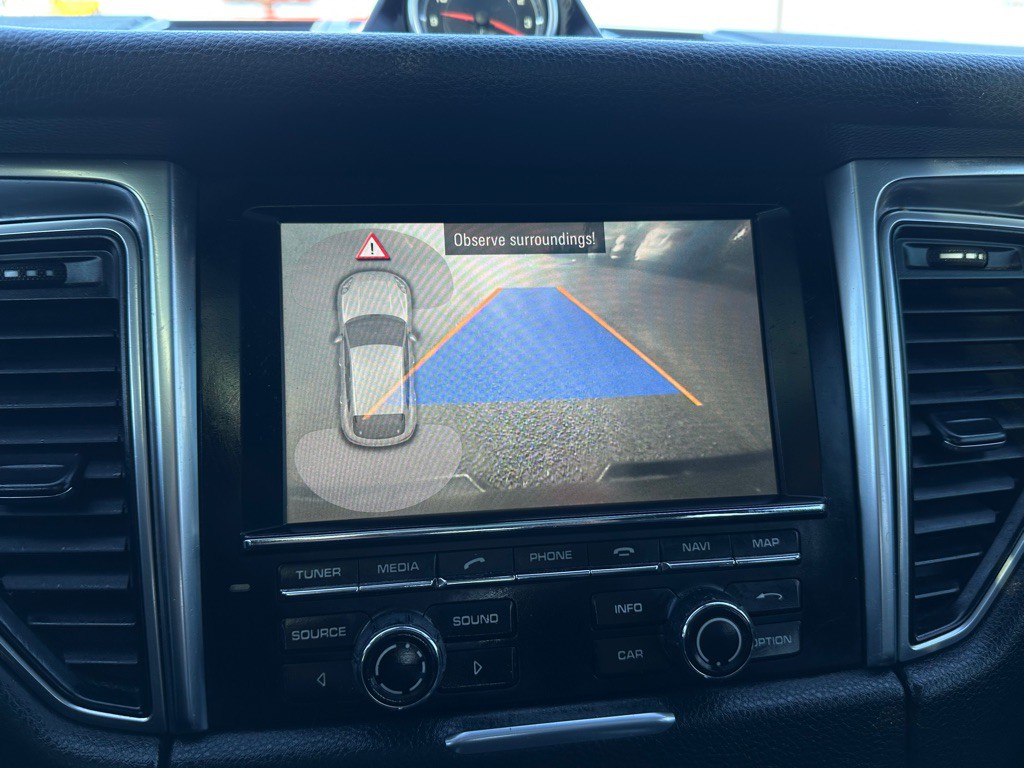 2016 Porsche Macan Image 10