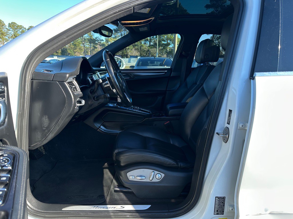 2016 Porsche Macan Image 11