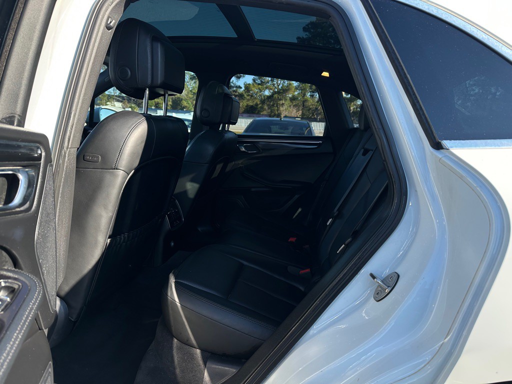 2016 Porsche Macan Image 13