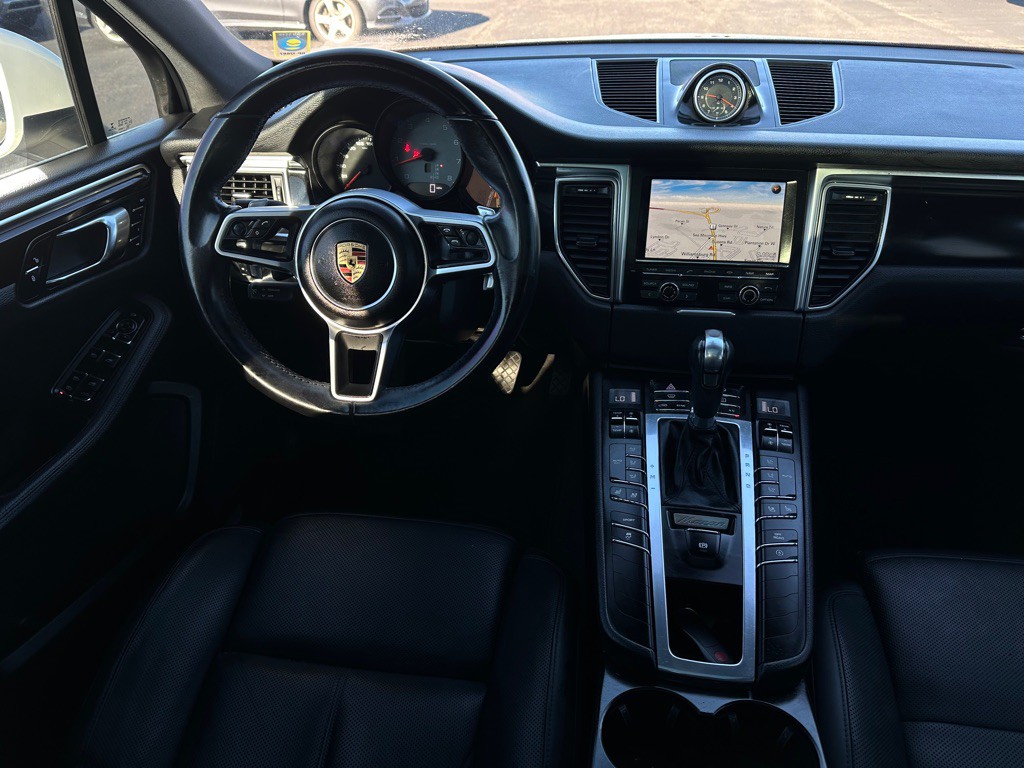 2016 Porsche Macan Image 15