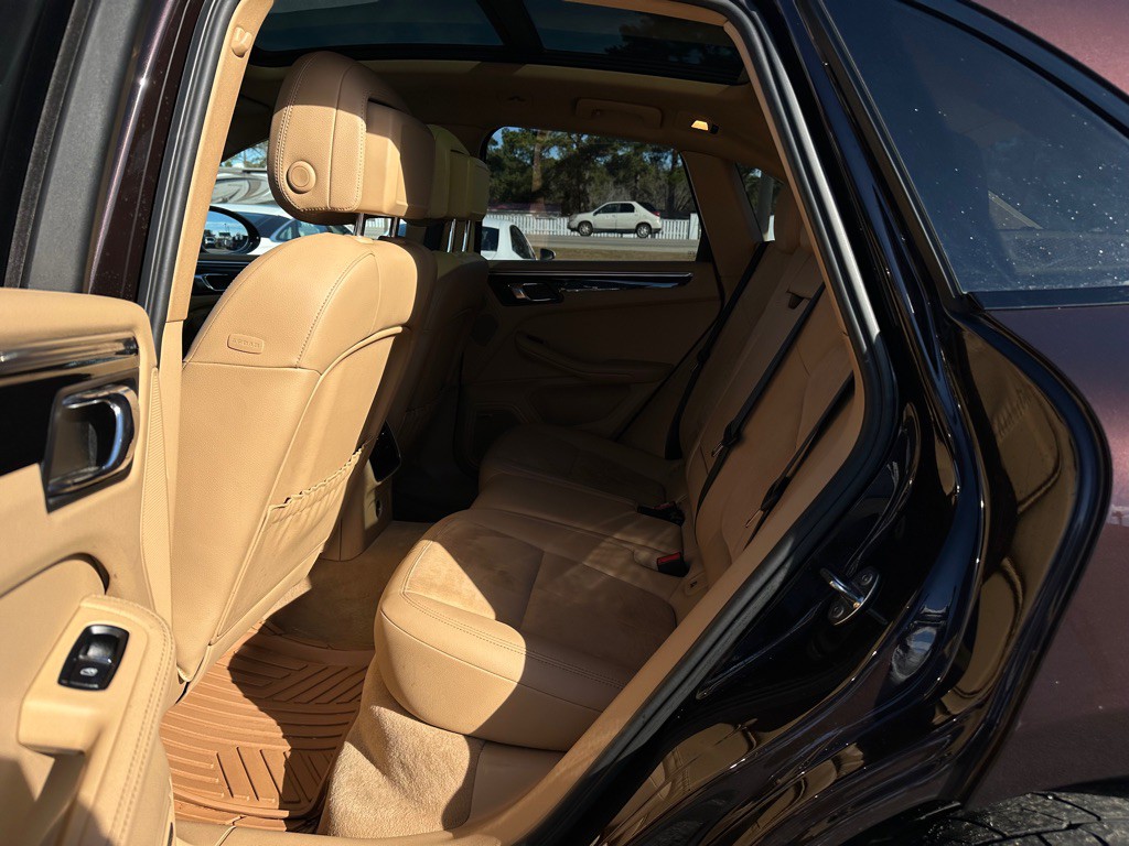 2016 Porsche Macan Image 11