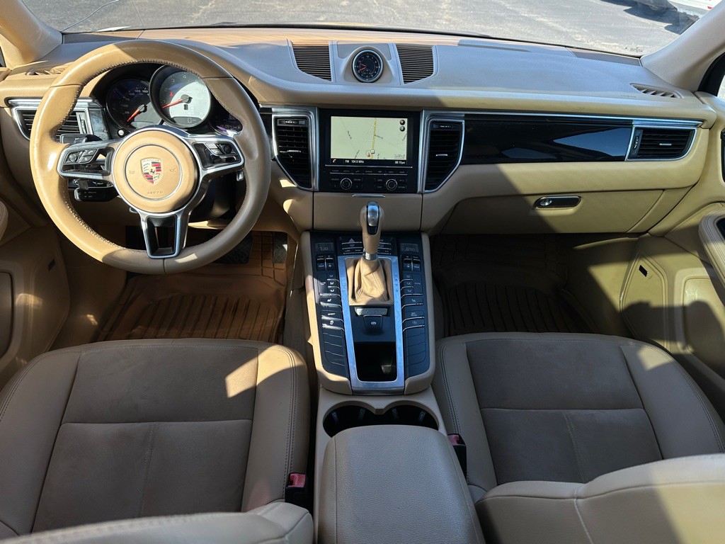 2016 Porsche Macan Image 12