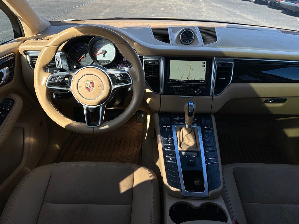 2016 Porsche Macan Image 13