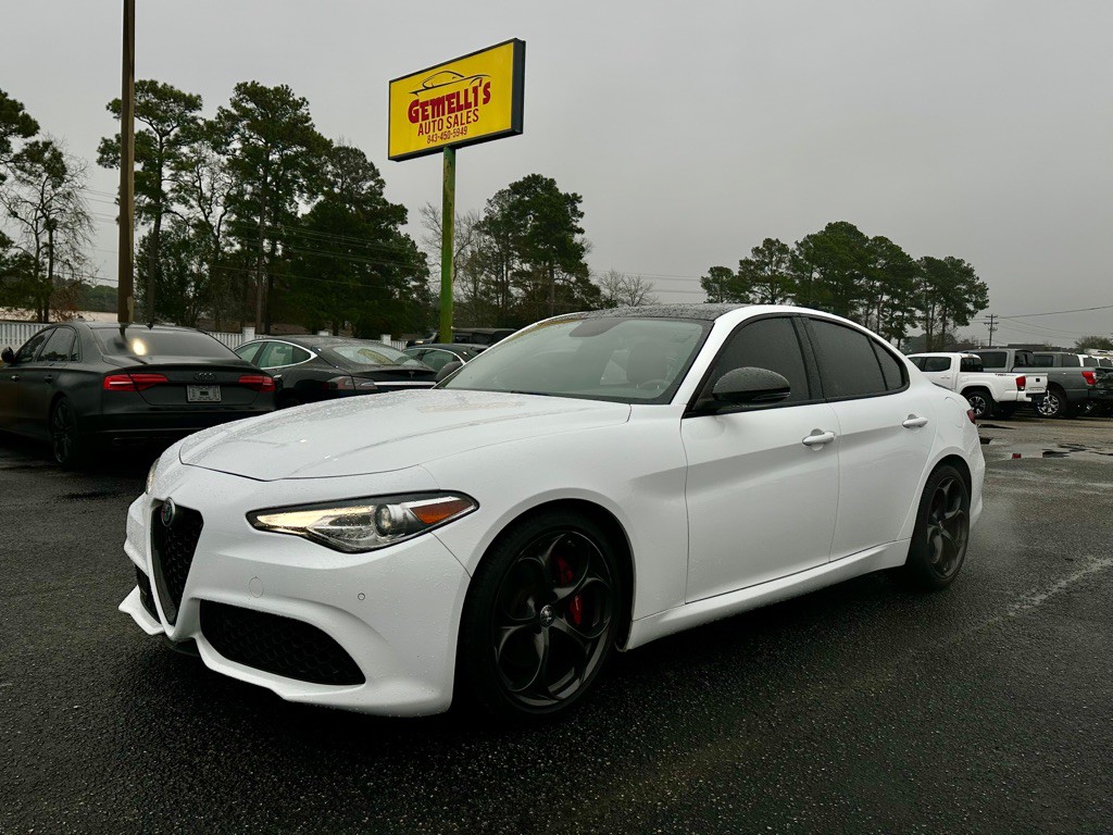 2019 Alfa Romeo Giulia Image 1