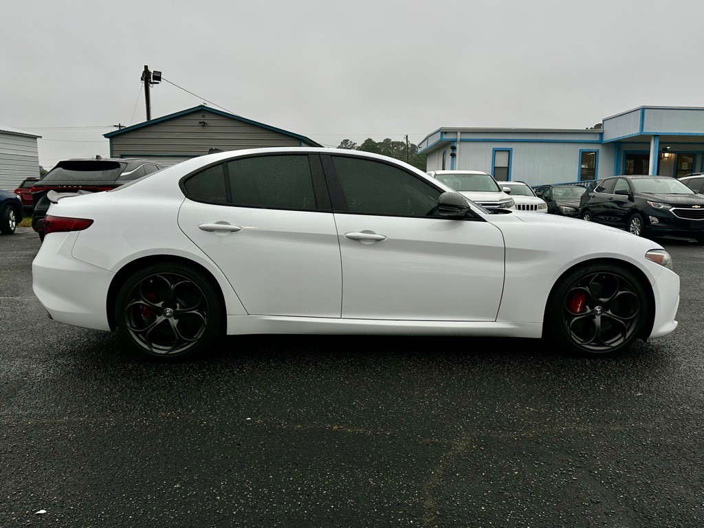2019 Alfa Romeo Giulia Image 4