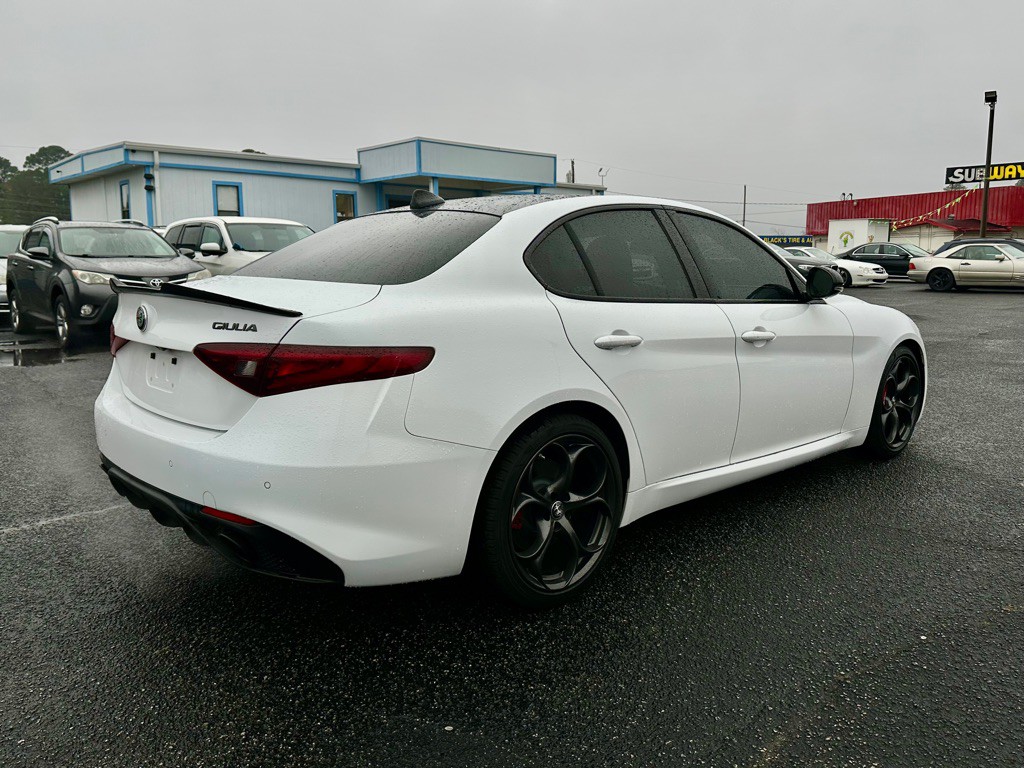 2019 Alfa Romeo Giulia Image 5