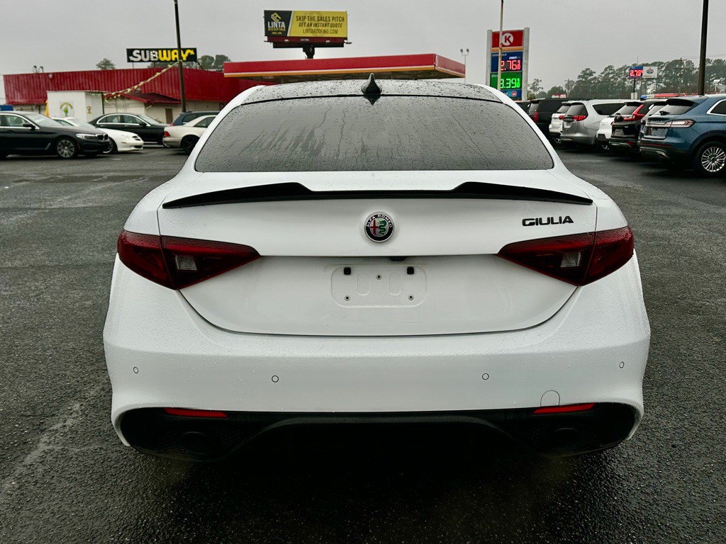 2019 Alfa Romeo Giulia Image 6