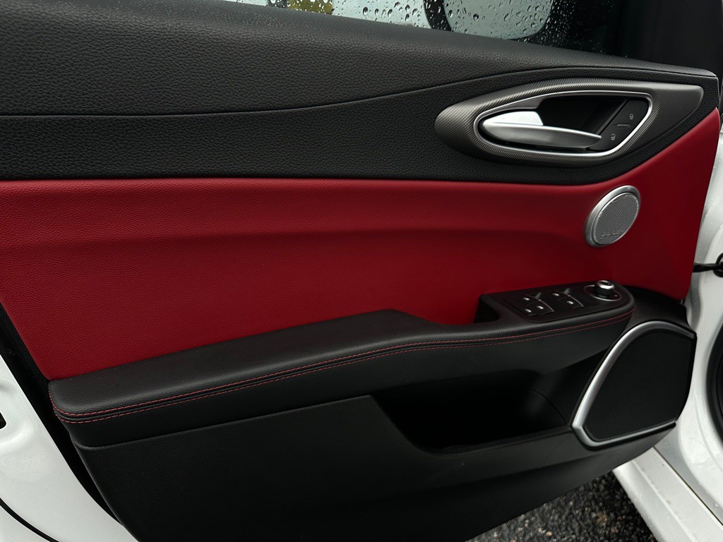 2019 Alfa Romeo Giulia Image 11