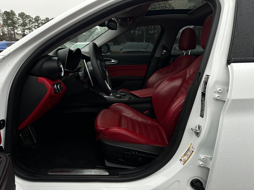 2019 Alfa Romeo Giulia Image 12