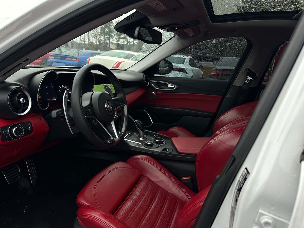 2019 Alfa Romeo Giulia Image 13