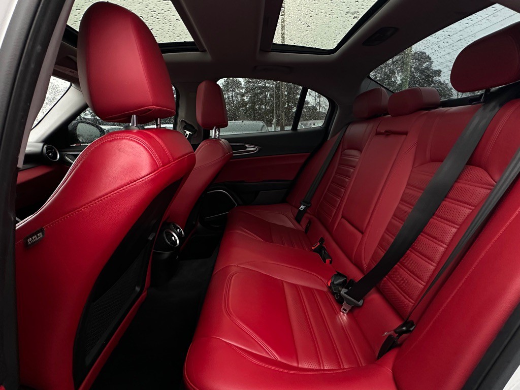 2019 Alfa Romeo Giulia Image 14